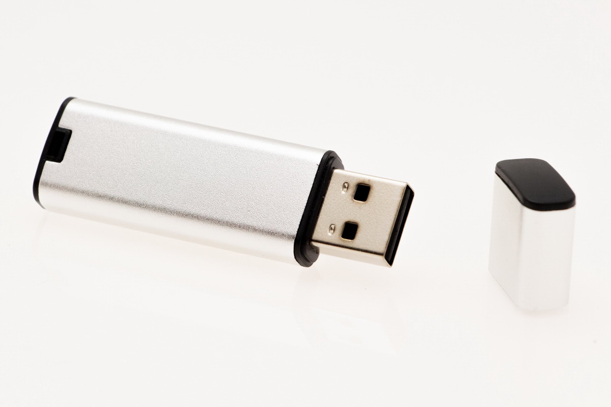 Aluminiowy pendrive USB z grawerem logo 16GB