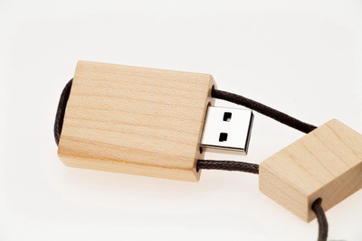 Pendrive USB w obudowie z drewna